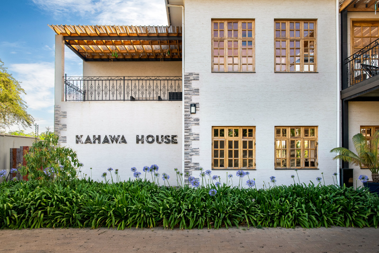 Kahawa House, Burka